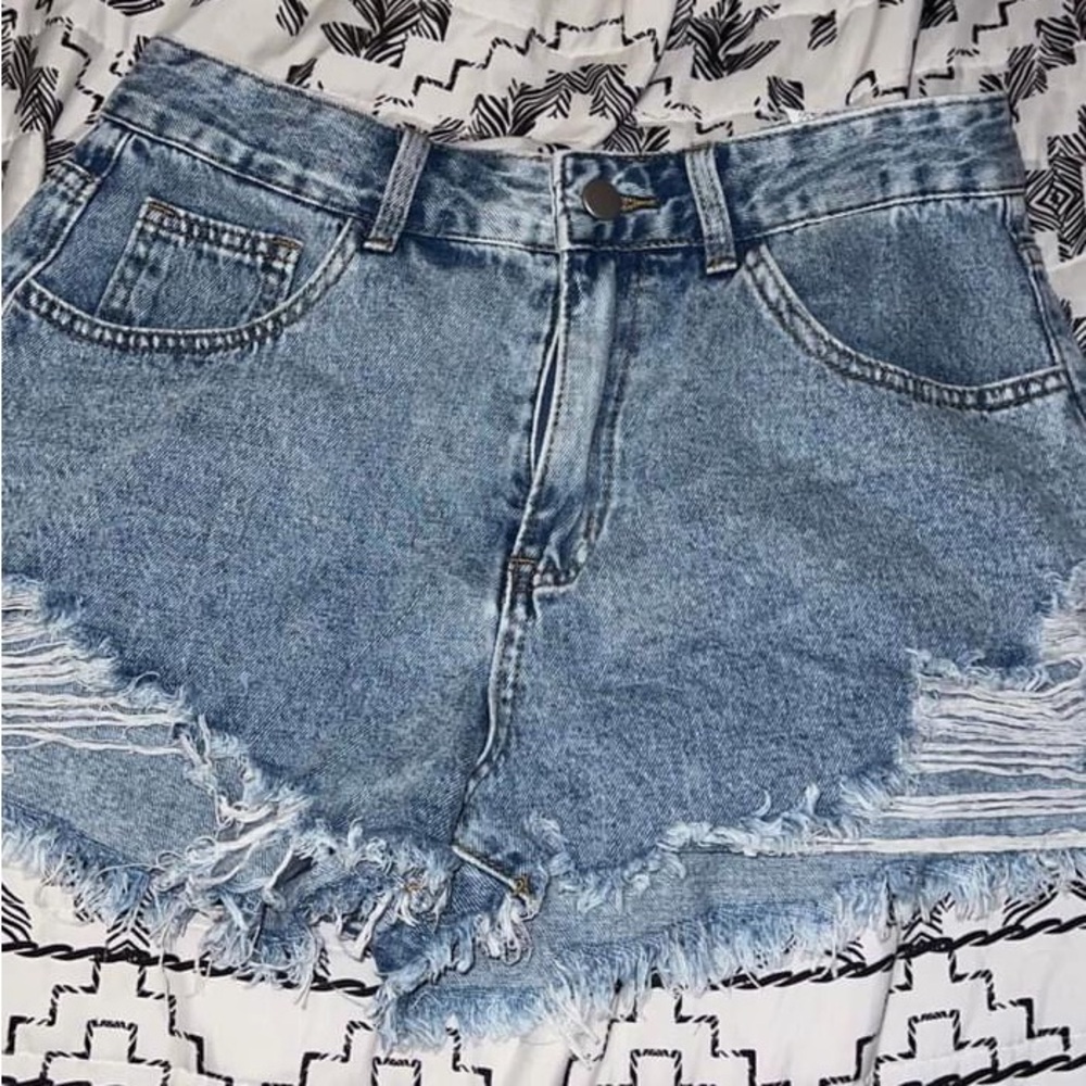 Light washed jeans shorts from Shein!